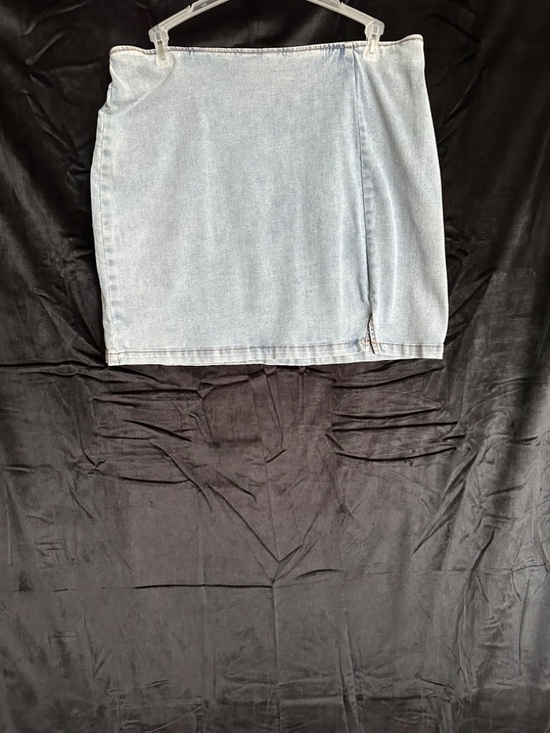 Wild Fable, faded blue denim stretch skirt, juniors size 17 - Picture 3 of 6